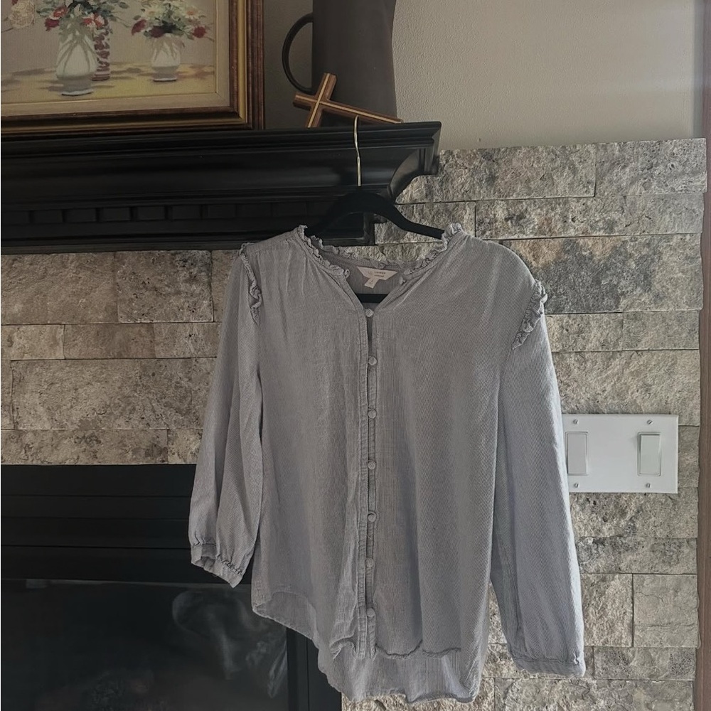 NWOT LC Lauren Conrad Gray Ruffle Top
